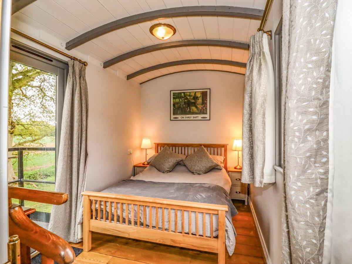 The Carriage At High Barn Heritage Холстед Экстерьер фото
